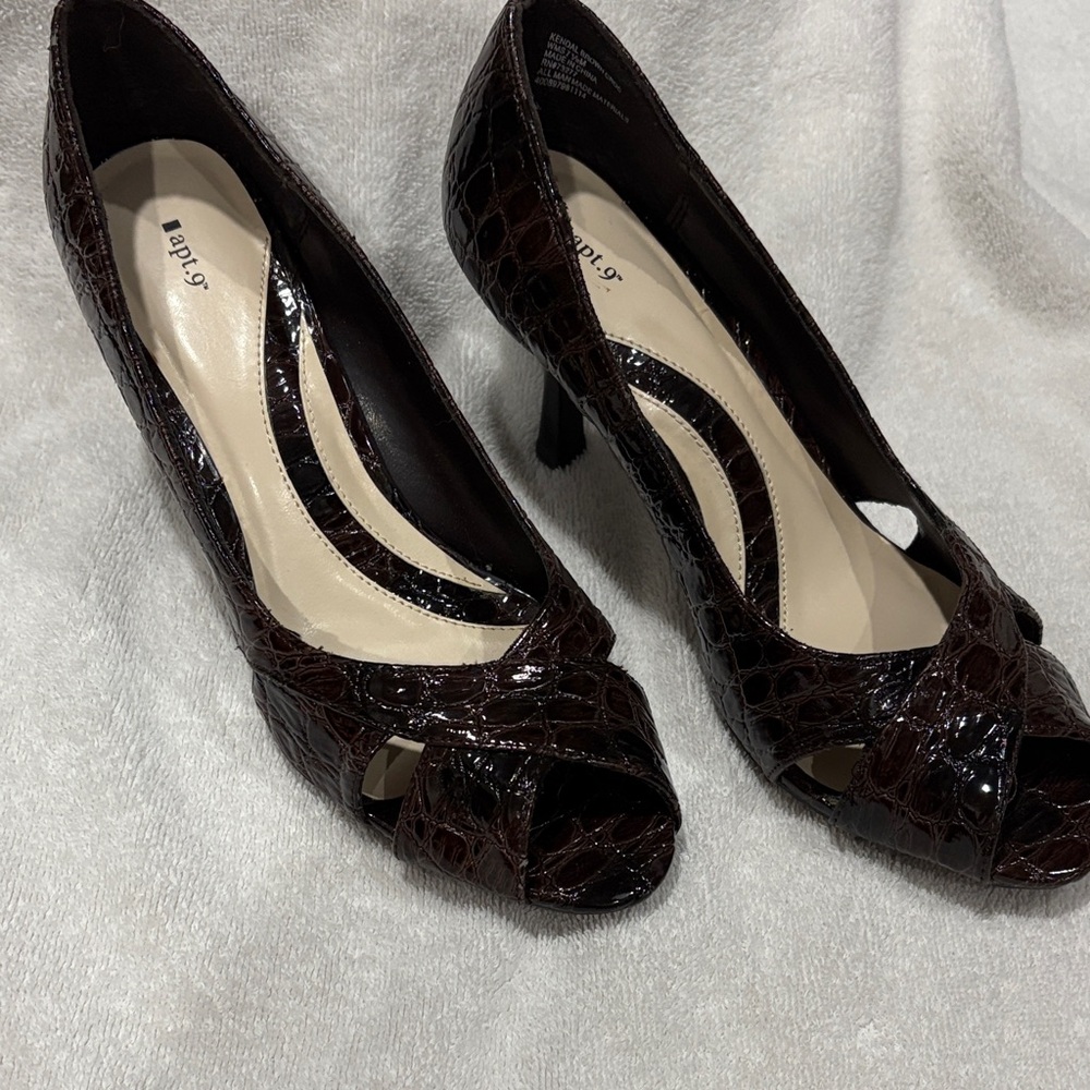 Apt. 9 Women's Dark Brown Peep Toe Heels
